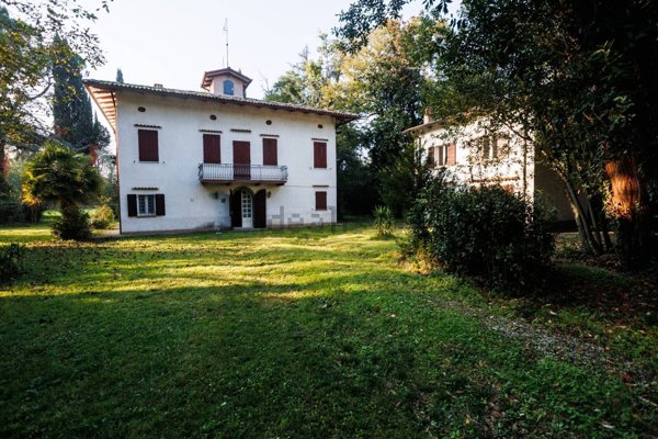 casa indipendente in vendita a Cesena in zona Roversano