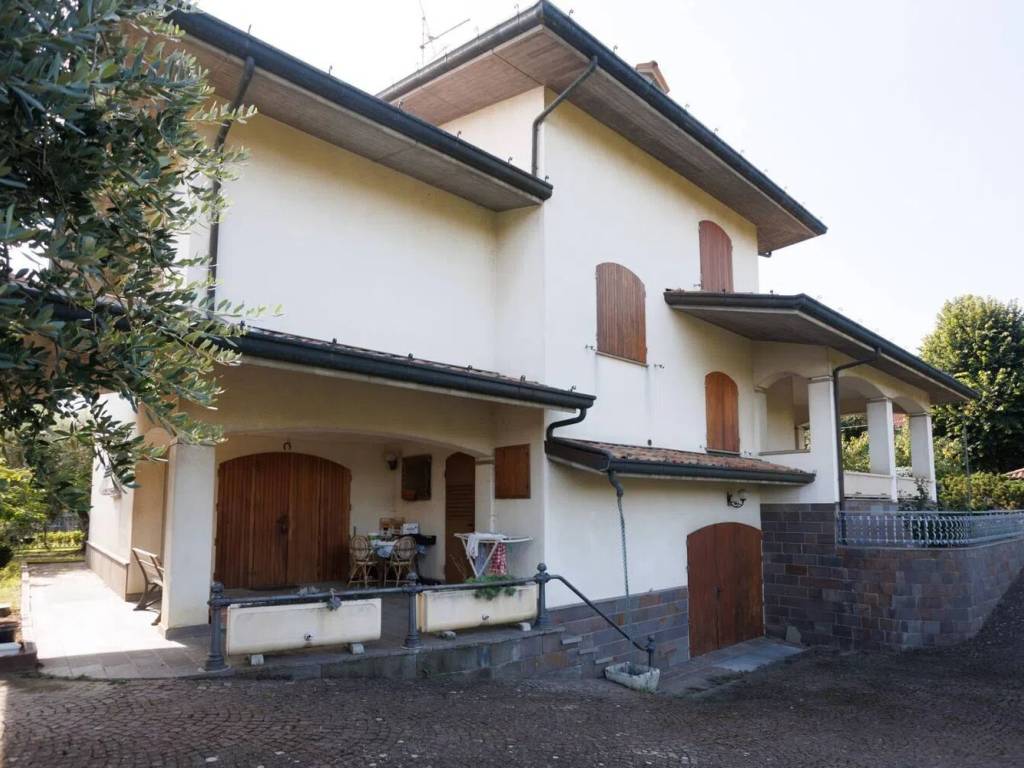 casa indipendente in vendita a Cesena