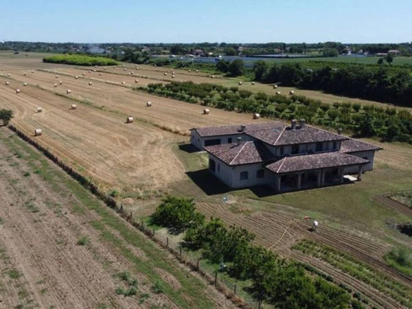 casa indipendente in vendita a Cesena in zona Sant'Andrea in Bagnolo