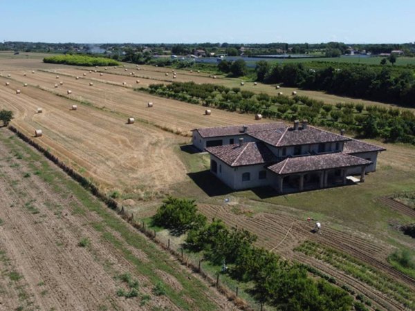 casa indipendente in vendita a Cesena in zona Sant'Andrea in Bagnolo
