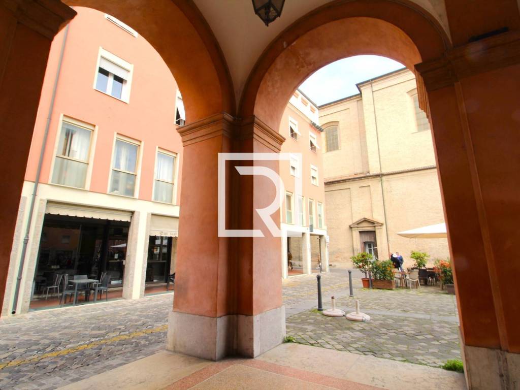 negozio in vendita a Cesena in zona Centro Storico
