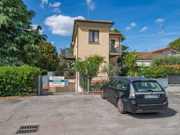 casa indipendente in vendita a Cesena in zona Macerone