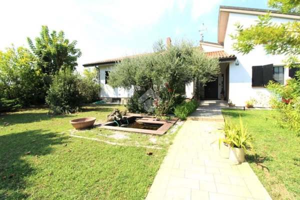 casa indipendente in vendita a Cesena