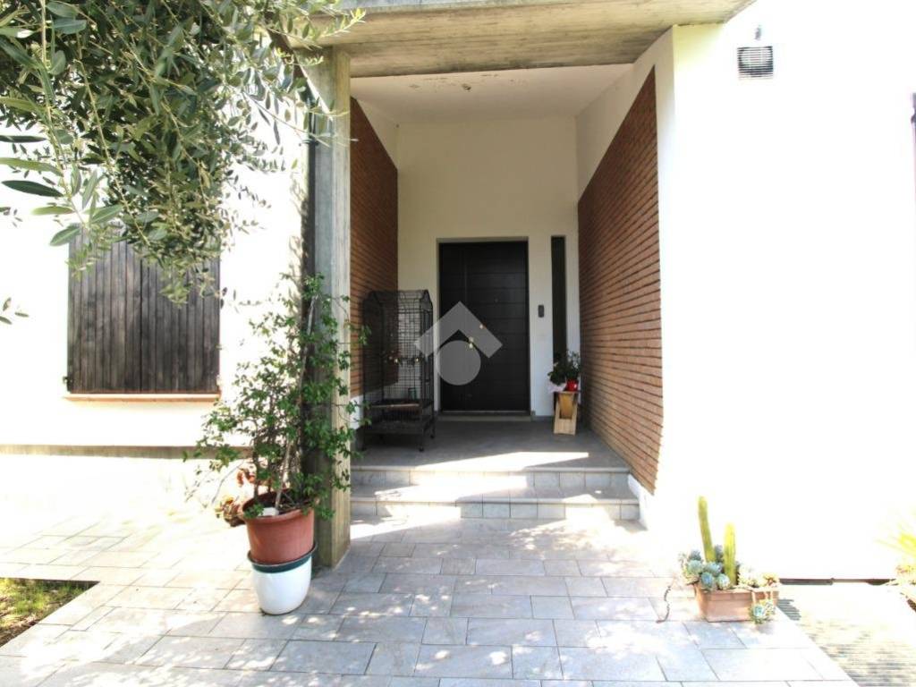 casa indipendente in vendita a Cesena in zona Vigne