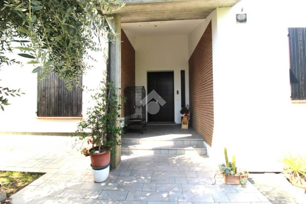 casa indipendente in vendita a Cesena in zona Calabrina