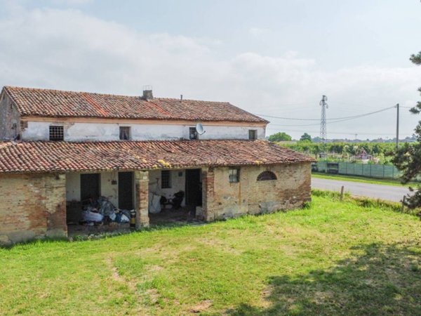 casa indipendente in vendita a Cesena in zona Calisese