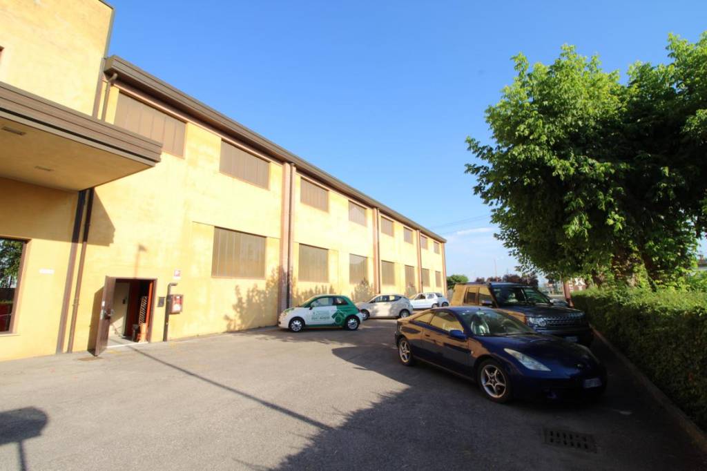 capannone in vendita a Cesena in zona Marcorano