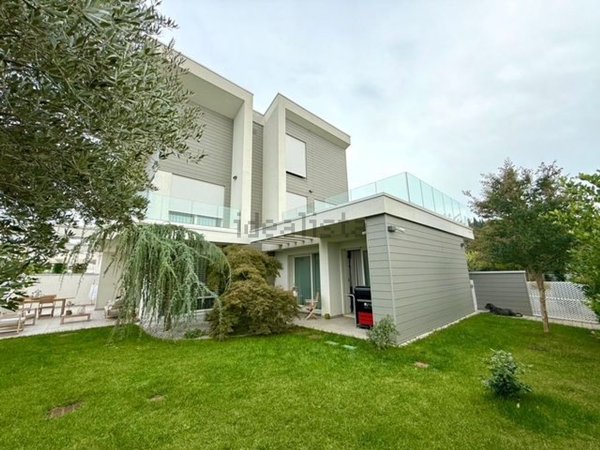 casa indipendente in vendita a Cesena