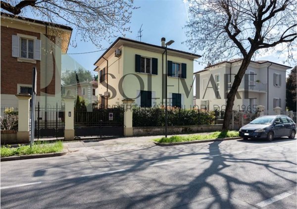 casa indipendente in vendita a Cesena