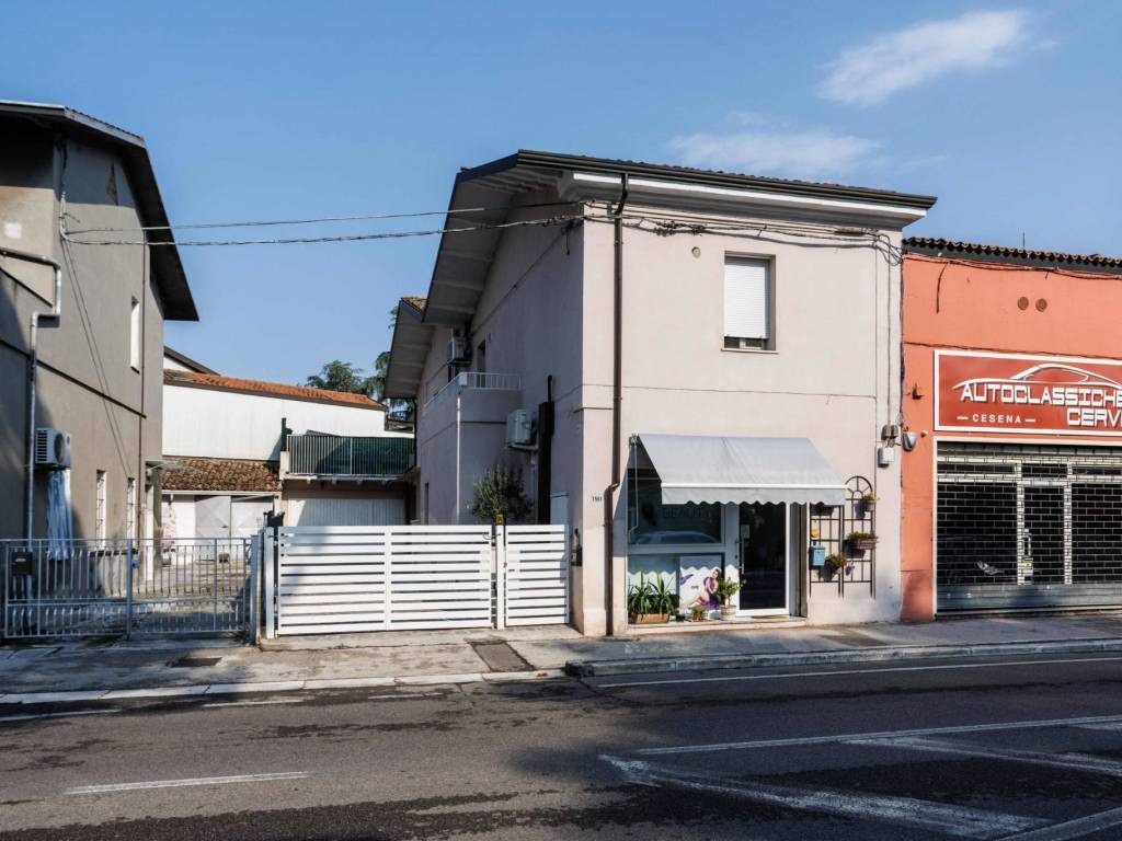 negozio in vendita a Cesena in zona Sant'Egidio