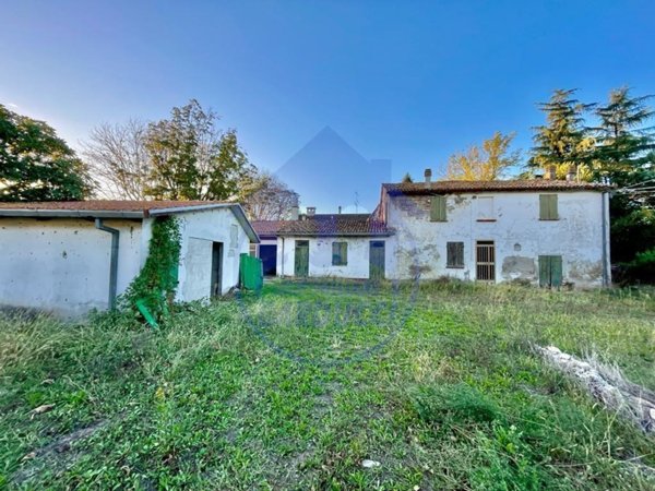 casa indipendente in vendita a Cesena in zona San Carlo