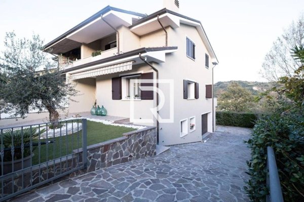 casa indipendente in vendita a Cesena in zona Borello