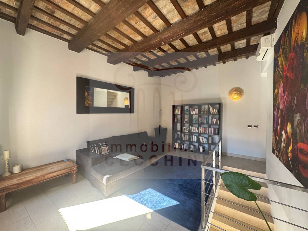 casa indipendente in vendita a Cesena in zona Centro Storico
