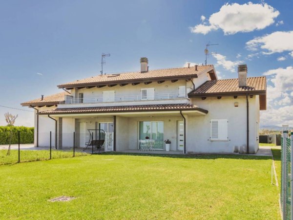 casa indipendente in vendita a Cesena in zona Ponte Pietra