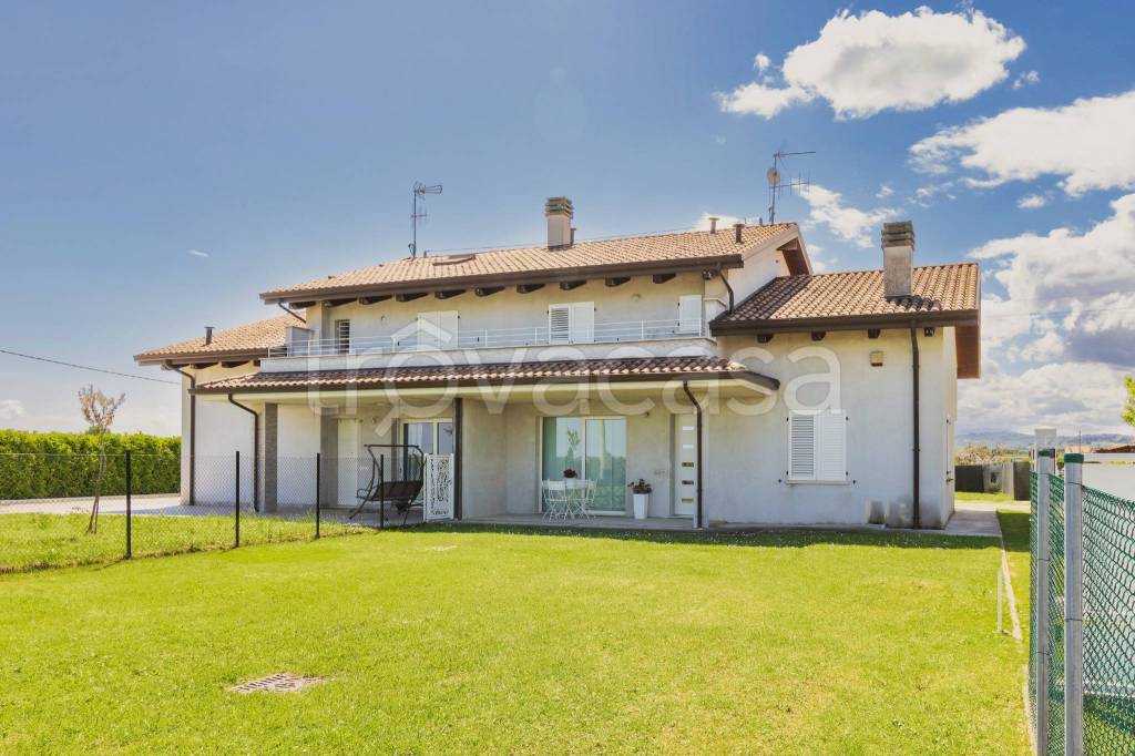 casa indipendente in vendita a Cesena in zona Ponte Pietra