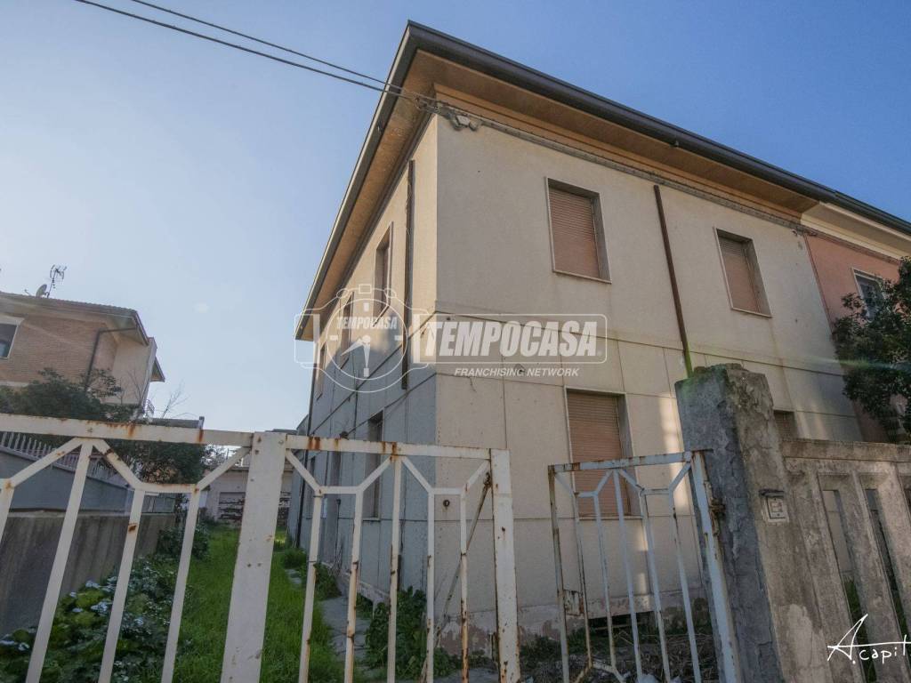 casa indipendente in vendita a Cesena in zona Centro Storico