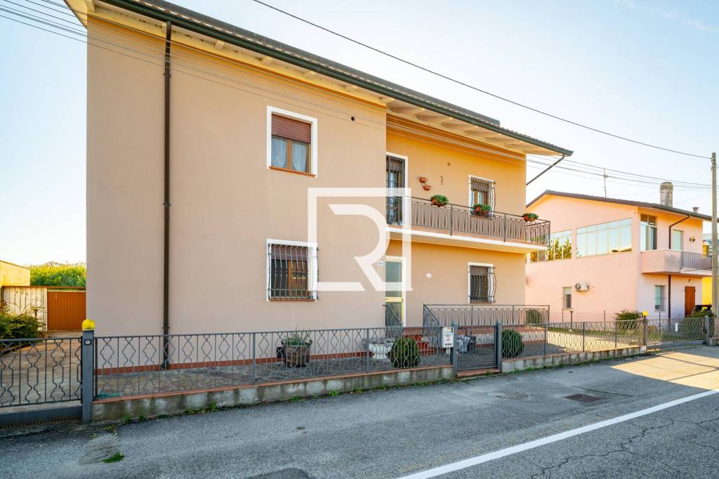 casa indipendente in vendita a Cesena in zona San Rocco