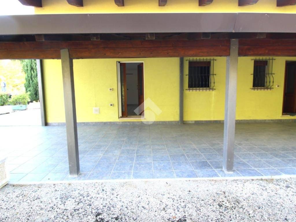 casa indipendente in vendita a Cesena in zona Marcorano