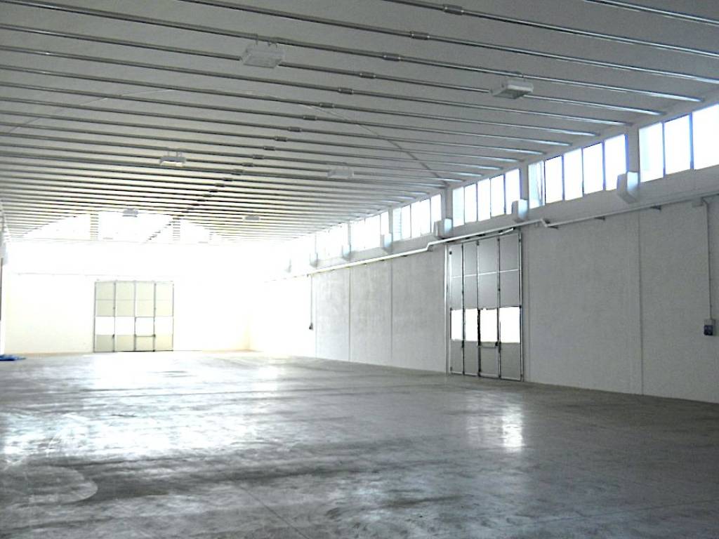 locale commerciale in vendita a Cesena in zona Sant'Egidio