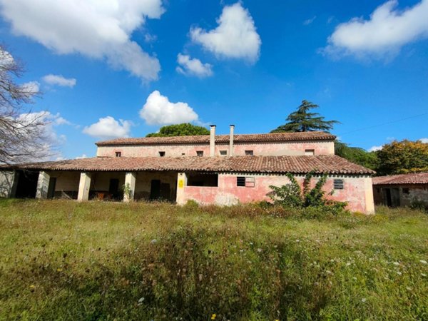 casa indipendente in vendita a Cesena in zona Calabrina