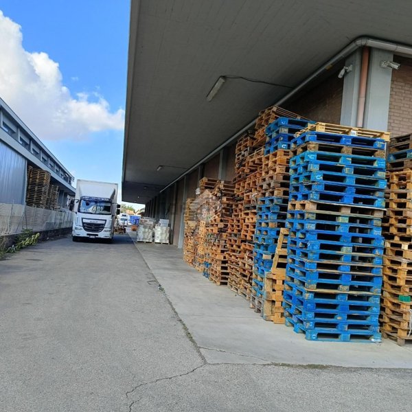 locale commerciale in vendita a Cesena in zona Vigne
