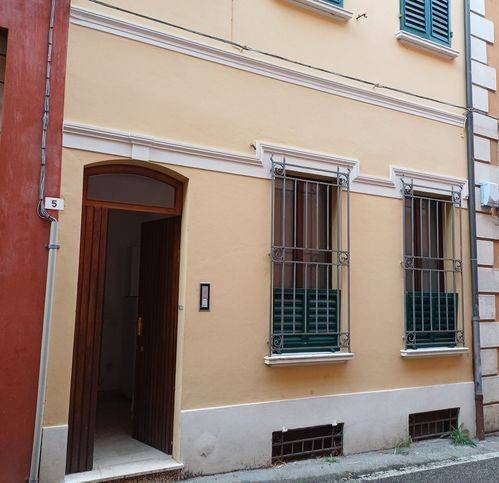 casa indipendente in vendita a Cesena in zona Centro Storico