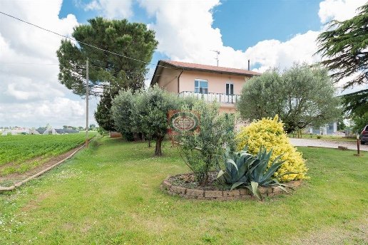 casa indipendente in vendita a Cesena in zona Calabrina