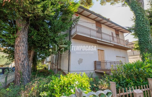 casa indipendente in vendita a Cesena in zona Ponte Pietra