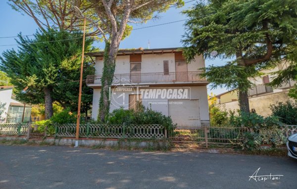 casa indipendente in vendita a Cesena in zona Ponte Pietra