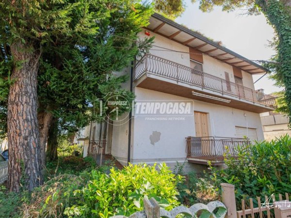casa indipendente in vendita a Cesena in zona Ponte Pietra