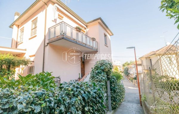 casa indipendente in vendita a Cesena in zona Fiorenzuola