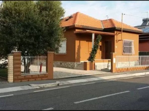 casa indipendente in vendita a Cesena