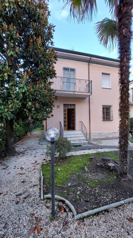 casa indipendente in vendita a Cesena in zona Centro Storico