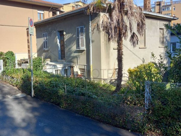 casa indipendente in vendita a Cesena in zona Centro Storico