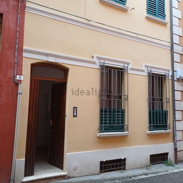 casa indipendente in vendita a Cesena in zona Centro Storico