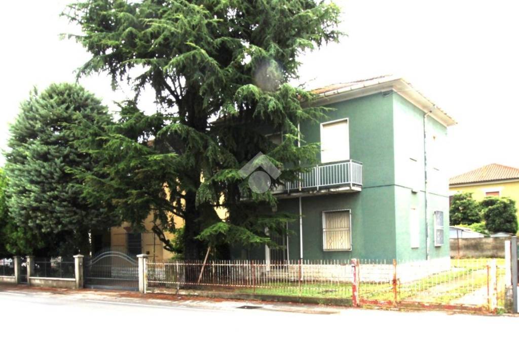 casa indipendente in vendita a Cesena in zona Villa Chiaviche