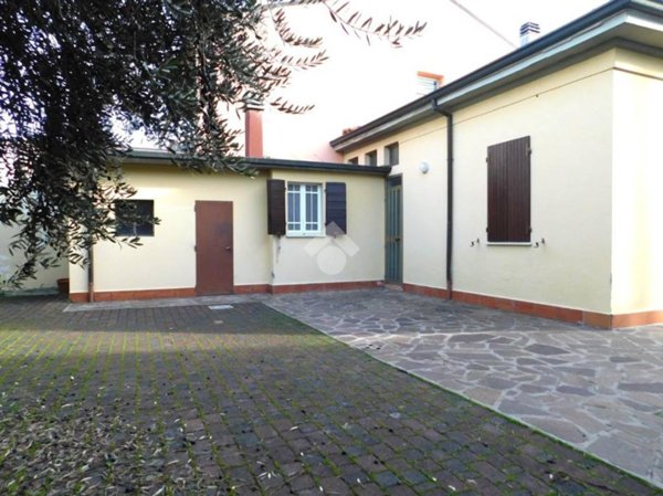 casa indipendente in vendita a Cesena in zona Villa Chiaviche