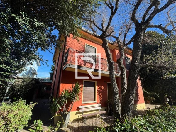 casa indipendente in vendita a Cesena