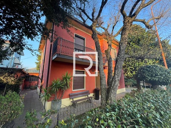 casa indipendente in vendita a Cesena