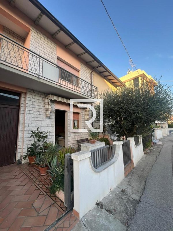 casa indipendente in vendita a Cesena in zona Calisese