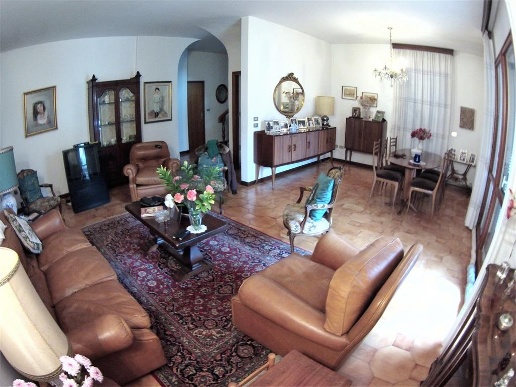 casa indipendente in vendita a Cesena in zona Centro Storico