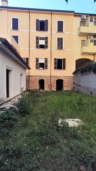 casa indipendente in vendita a Cesena in zona Centro Storico