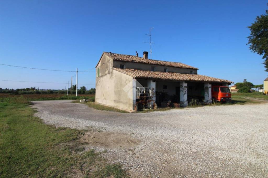 casa indipendente in vendita a Cesena in zona Calisese