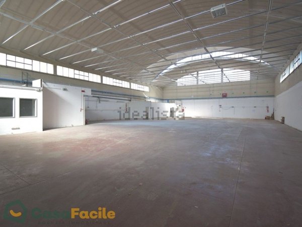 capannone in vendita a Cesena in zona Centro Storico