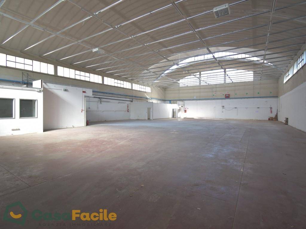 capannone in vendita a Cesena in zona Centro Storico