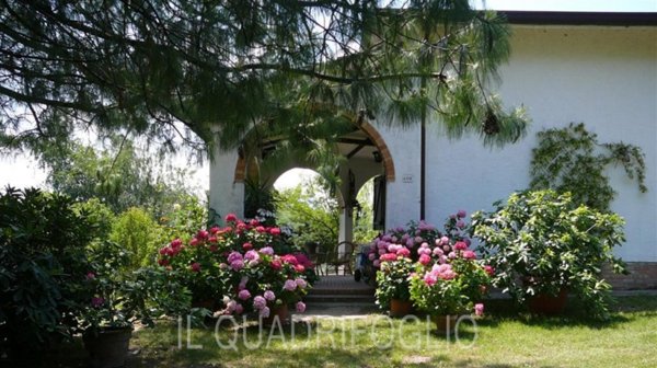 casa indipendente in vendita a Cesena in zona Roversano