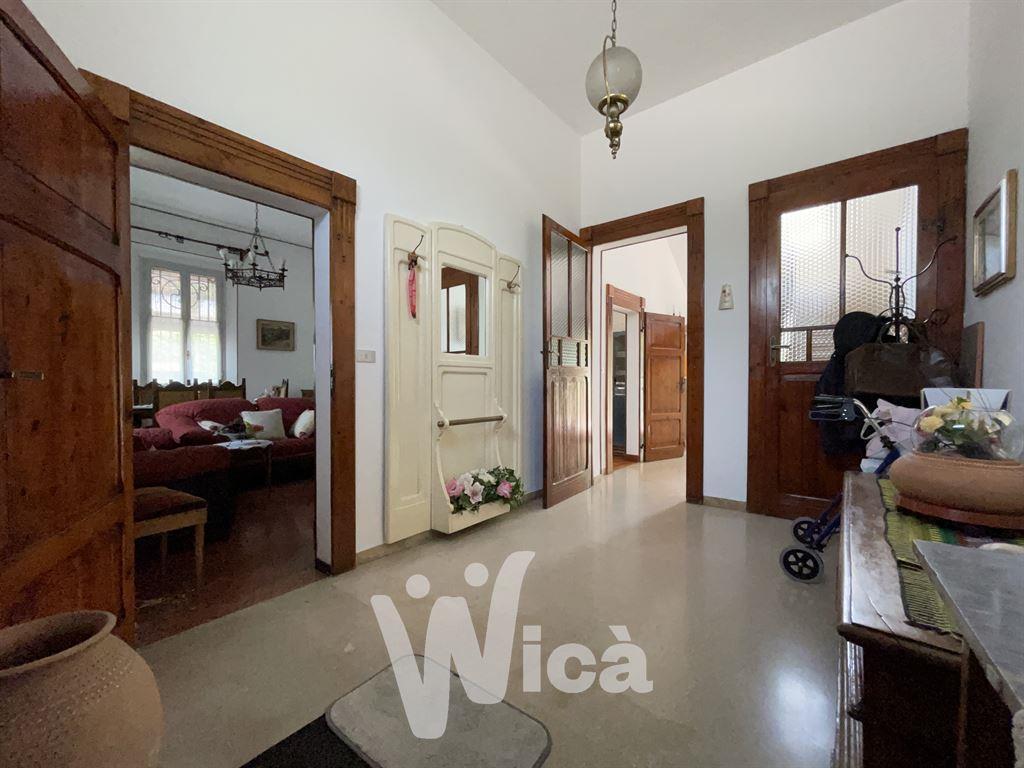 casa indipendente in vendita a Cesena in zona Centro Storico