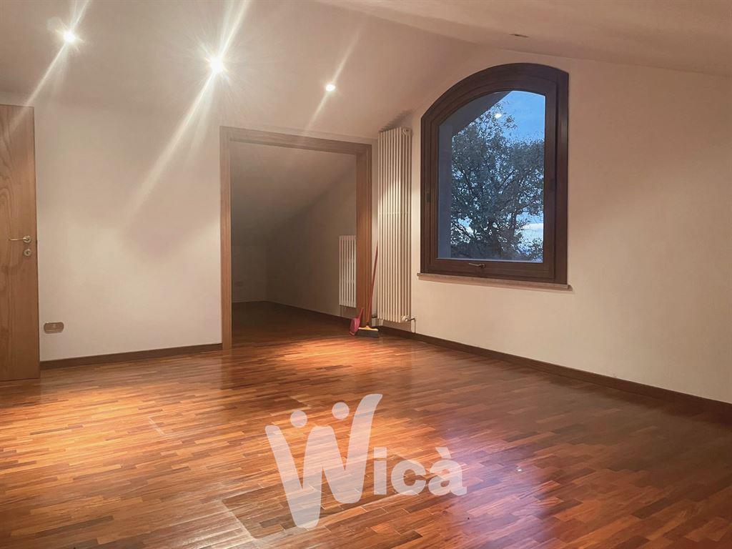 casa indipendente in vendita a Cesena in zona Centro Storico