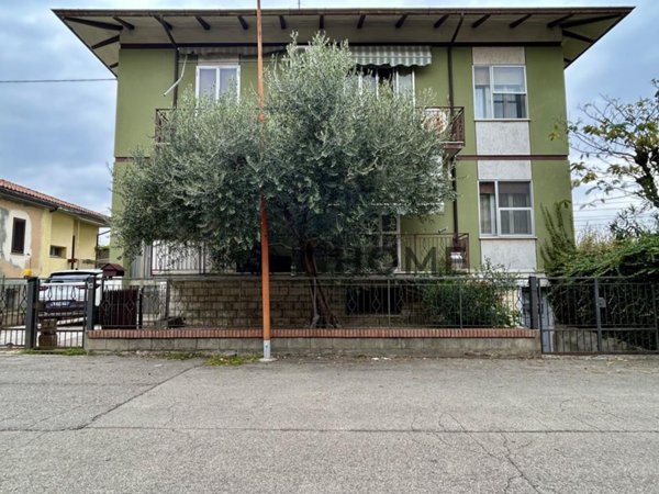 casa indipendente in vendita a Cesena in zona Centro Storico