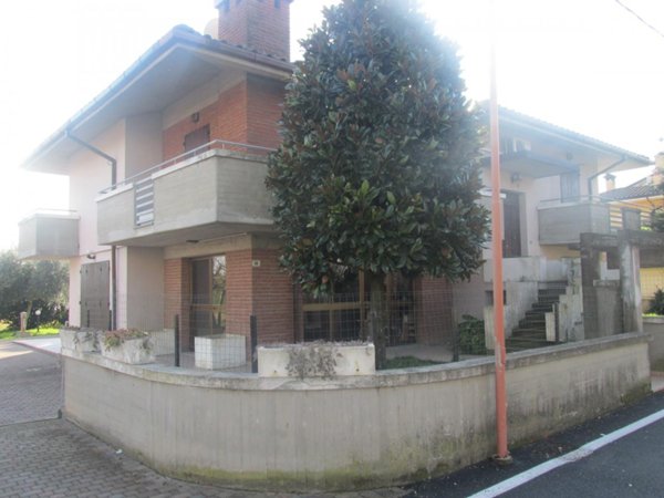 casa indipendente in vendita a Cesena